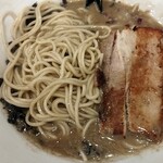 煮干らあめん　じんべえ - 麺とチャーシュー