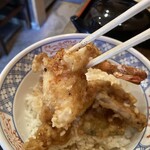 石挽　手打ち　いわもと - 海老天二本が付きます。