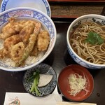 石挽　手打ち　いわもと - 揚げたて天丼セット。温かいお蕎麦