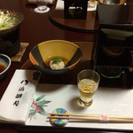 浜湖月 - 前菜は右の三段に入っています