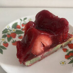 ブランジュリー パリの空の下 - あまおうのタルトフレーズ少しいただきました。香りも味もすごかった！ナパージュもりもりですね。