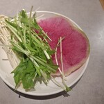 しゃぶしゃぶれたす - 追加したしゃぶしゃぶの野菜です。えのき、水菜、紅芯大根です。