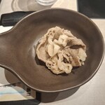 しゃぶしゃぶれたす - しゃぶしゃぶの豆乳スープで調理した、埼玉県産の霜降り黒毛和牛サーロイン・その1です。