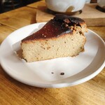 WOODBERRY COFFEE ROASTERS - ほうじ茶ブラックチーズケーキ