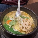 スパイス&ラーメン橙 - 納豆とチキンの和風スープ