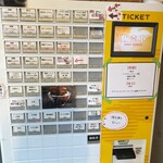 ramen club トトノエ - 券売機です。