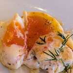 ベジバル チバットリア - 半熟卵の下にはベーコンとマッシュポテト♡バゲットと共にいただきます( *´꒳`* )♡