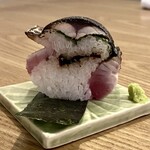 食堂Light - 鯖の棒寿司（お通し）肉肉しい鯖に昆布の佃煮。わさびをのせて海苔を巻いてそのままでつまんで。