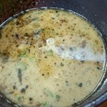 らーめん弥七 - ちゃーしゅーつけ麺のつけ出汁（つけ出汁アップ）