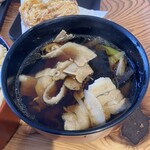 自家製麺 田舎うどん 八 - 具だくさんのつけ汁
