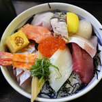 マルトモ水産 鮮魚市場 - 海鮮丼2680円