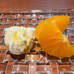 名前のないイタリア料理店 - 温かいみかんとチーズ、想定外に馴染むぅ。