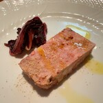 名前のないイタリア料理店 - 奥のカンピヨウみたいなやつと、ペアリングのワインが合うのよ。