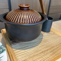 しゃぶしゃぶと焼肉 わにく - 御飯は土鍋で提供された