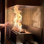 鮨 さんじ - 藁焼きファイヤー