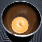 LAT.34°N by 蒼 - パプリカのムース。下にはフルーツトマトのジュレ。