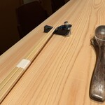 鮨 さんじ - 大将瓜二つの箸置き（笑）