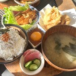 海沿いの キコリ食堂 - 