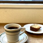 アリー コーヒー - ・自家焙煎珈琲アリーブレンド
      ・ケイク オ フリュイ