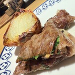 銀座 青天 - 黒毛和牛サーロインの薄焼き＆淡路島 玉葱真っ黒焼き