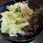 元祖 瓦そば たかせ - 旬野菜とじゃこのサラダ