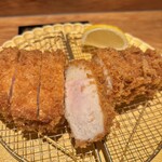 銀座とんかつ檍 銀座4丁目店 - 薄っすらピンクの素晴らしい火入れ