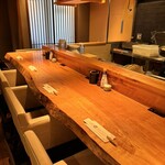 銀座とんかつ檍 - 内観カウンター側