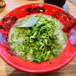 ラー麺 ずんどう屋 - 料理写真:オーダーから13分程で着丼、ネギはしっかり多め。