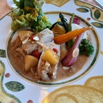 創菜欧風料理 ル ポタジェ - 夫と娘は栗駒産豚のグリル✨林檎ペーストソースと、シードル&エシャロットのクリームソースと共に♫柿、クコの実、ナッツ、ブロッコリーなど…o(*ﾟ∀ﾟ*)o フリルレタスのブーケも素敵✨✨