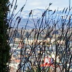 創菜欧風料理 ル ポタジェ - 住宅街にひっそりな佇まいですが、高台前方の立地なので泉ヶ岳が見渡せました (uωu*)✨✨