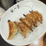 博多豚骨 一歩 春日店 - 半餃子