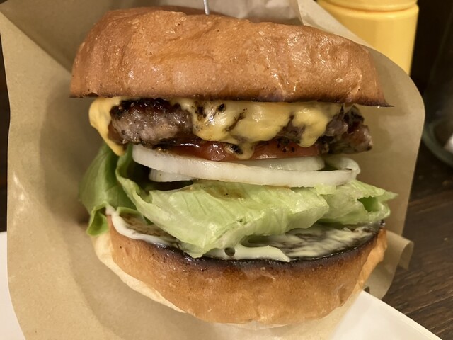 ビーチストーリー ビーチストーリーは大宮駅東口の隠れ家ハンバーガー専門店！ハワイアン