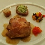 レストランひらまつ レゼルヴ - せせらぎポークのロースト　自家製ソーセージと
                                プロヴァンス風野菜　トマトセッシェ添え