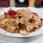 スタミナカレーの店 バーグ 弥生町店 - スタミナカレー「焼き・肉増し」＝目玉焼・肉増量の意