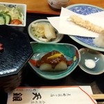 天銀 - 天ぷらランチ（900円）カウンター越しに天ぷらが提供されます