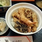 Tengin - 天丼ランチ（900円）しじみの味噌汁・漬物・サラダ付です