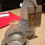 賛否両論 名古屋 - オリジナル日本酒「白」はフルーティー