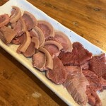 べぇ～べぇ～べぇ～食堂 - ◆山羊刺身（1,000円）