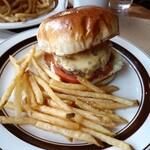 OLU BURGER KYOTO - チーズバーガー（1,250円）＋フレンチフライ＆ドリンクセット（500円）