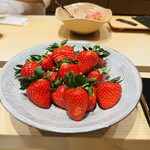 大阪天満宮 鮨とよなが - 苺