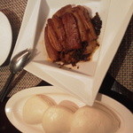 神楽坂芝蘭 - 四川伝統　芽菜と皮付豚バラの柔らか蒸し　蒸パン付き