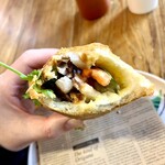 バインミー・サイゴン - バインミーパテ・ハムとローストポーク　¥700