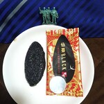 かまぼこの鐘崎 - 料理写真:「仙臺（せんだい）BLACK」48g_280円　御開帳