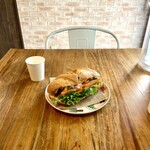 バインミー・サイゴン - バインミー豚焼肉　¥650