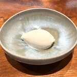 馳走西健一 - ジェラート、追って広島の百花蜜をかけて