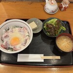 遊魚 和田丸 - 海鮮塩ユッケ丼（1300円）