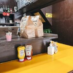 LOVE THIS BURGER - 店内