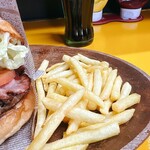 LOVE THIS BURGER - ベーコンチーズバーガー  ¥1,320  ポテト付き♪