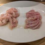 高円寺 焼肉ここち - 左ギアラ、右ミノ