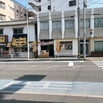 LOVE THIS BURGER - 店前